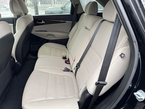 Used 2016 Kia Sorento LX w/ LX Convenience Package image 13