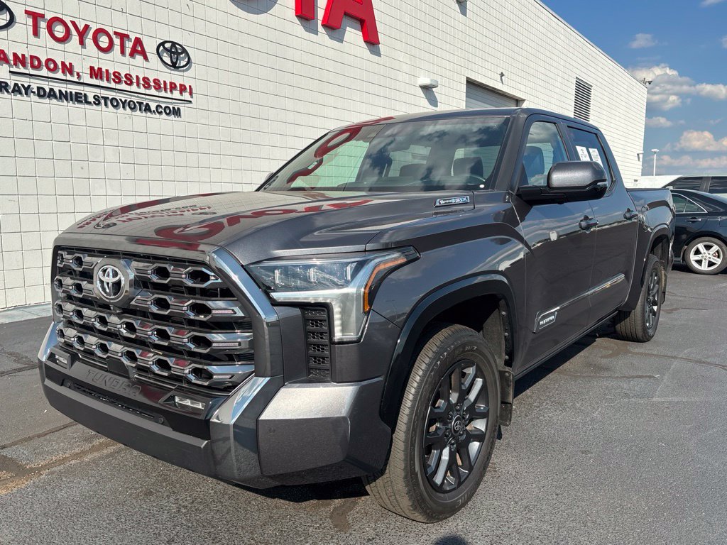 Used 2025 Toyota Tundra Platinum AWD/4WD image 1