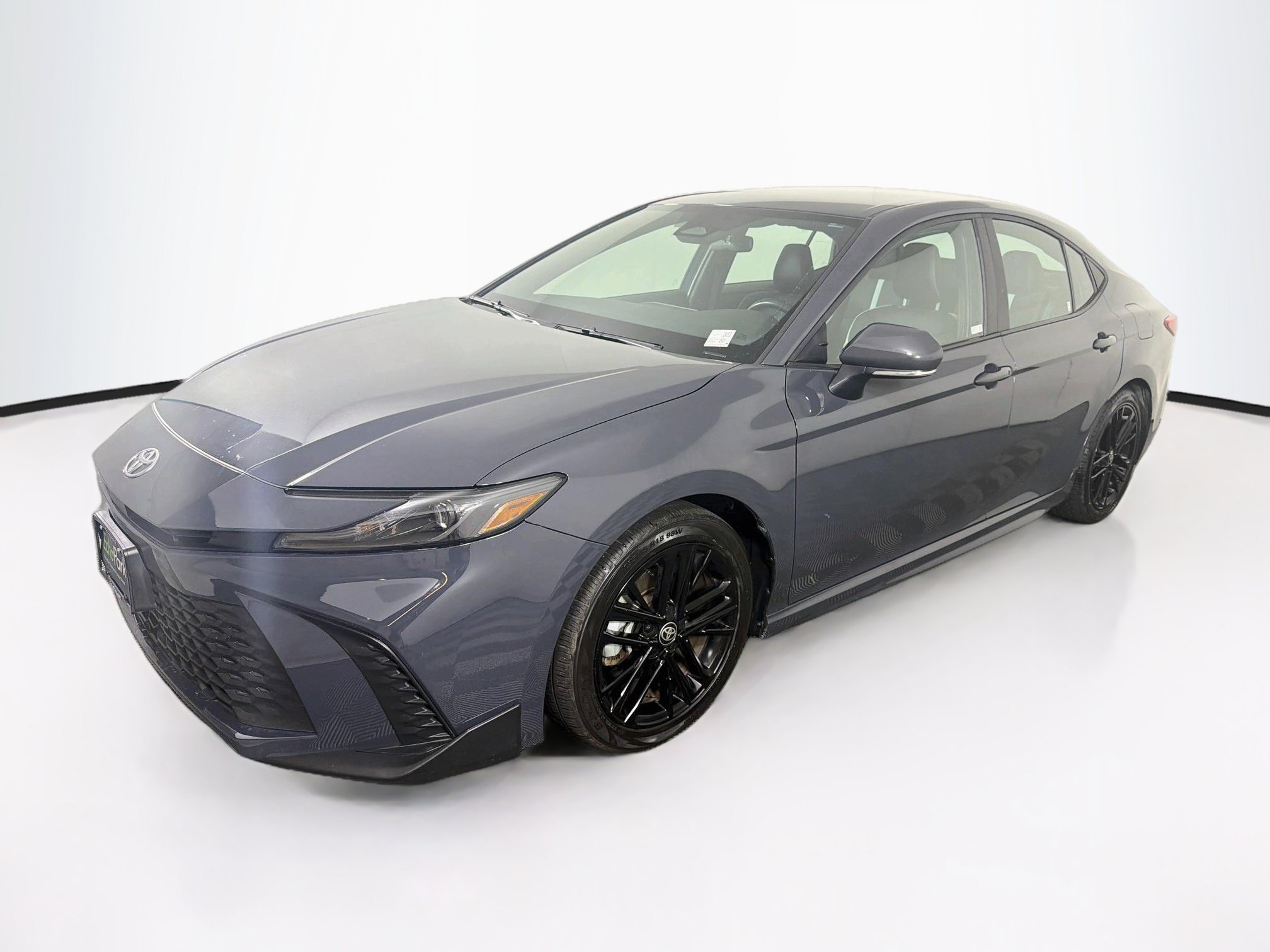 Used 2025 Toyota Camry SE FWD image 3