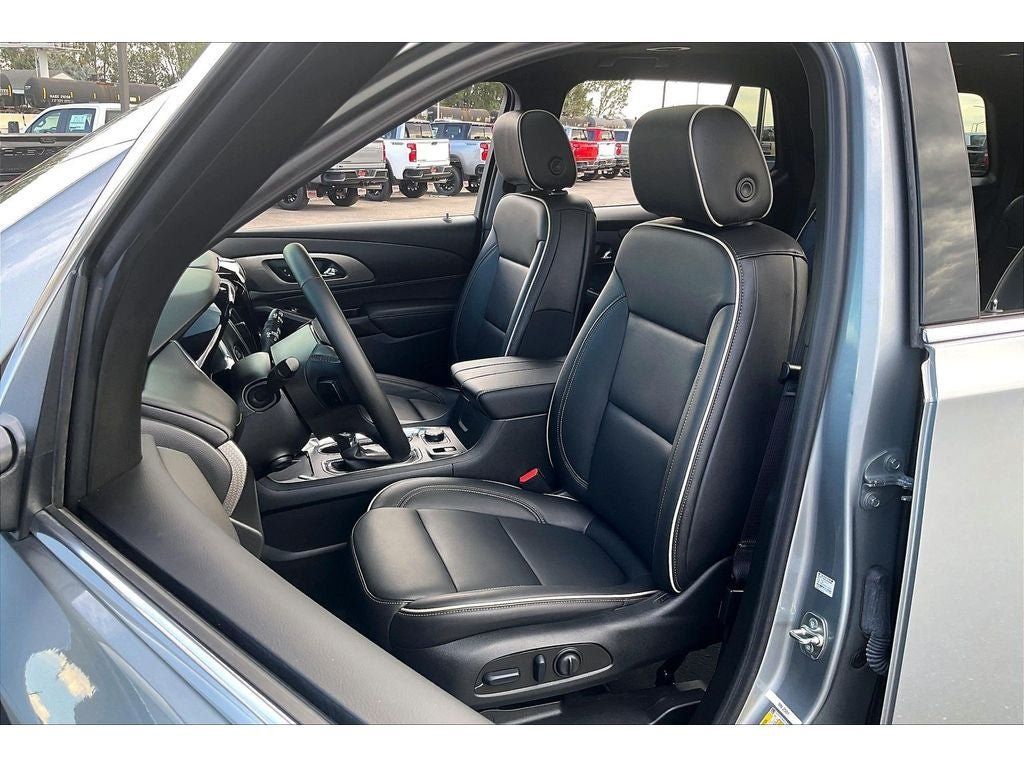 Used 2023 Chevrolet Traverse Premier FWD image 27