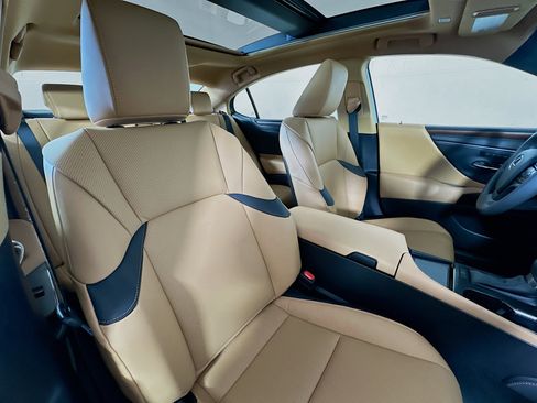 Used 2025 Lexus ES 350 w/ Accessory Package (Z2) image 26