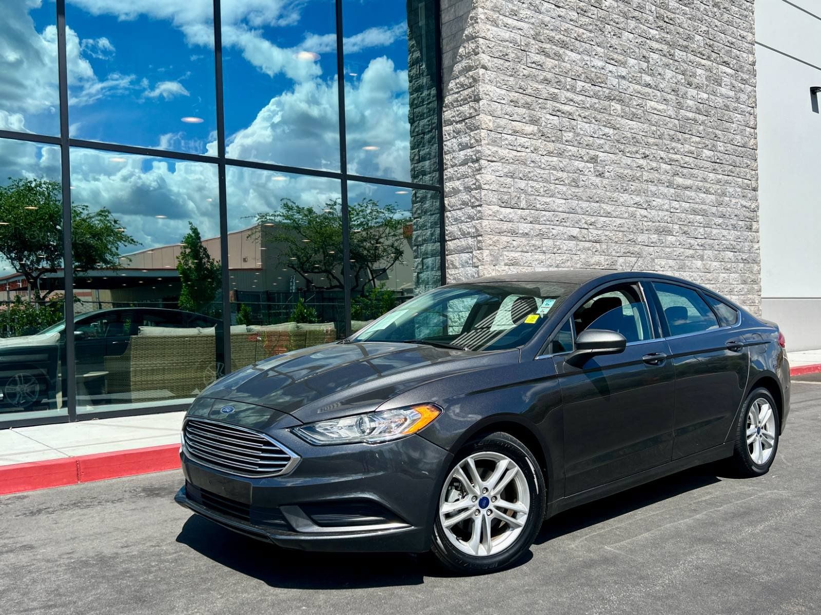 Used 2020 Ford Fusion SE FWD image 34