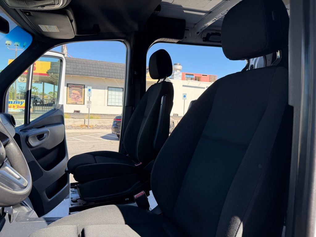 Used 2019 Mercedes-Benz Sprinter 144 image 33
