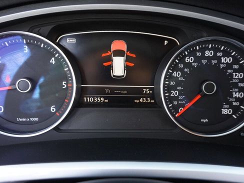 Used 2014 Volkswagen Touareg TDI image 28