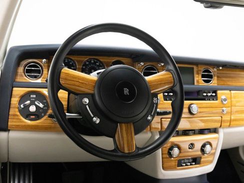 Used 2010 Rolls-Royce Phantom Coupe image 10