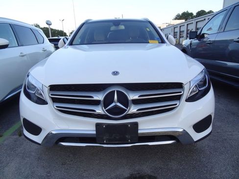 Used 2017 Mercedes-Benz GLC 300 4MATIC image 2