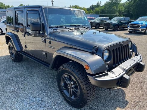 Used 2018 Jeep Wrangler Unlimited Sport AWD/4WD image 5