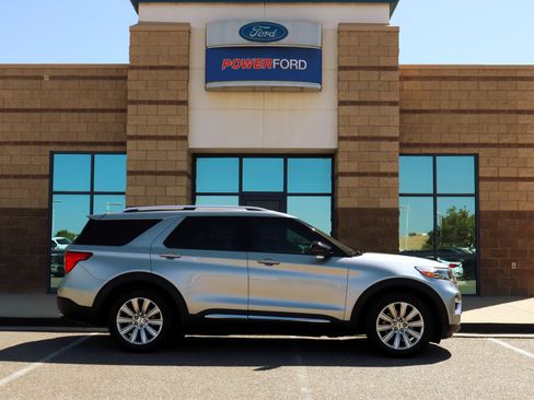 Certified 2020 Ford Explorer Limited w/ Class III Trailer Tow Package RWD image 5