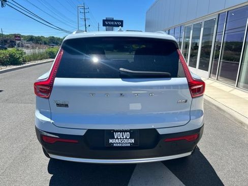 Used 2025 Volvo XC40 B5 Core AWD/4WD image 4