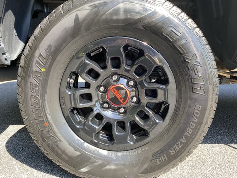Used 2022 Toyota Tacoma TRD Off-Road AWD/4WD image 13