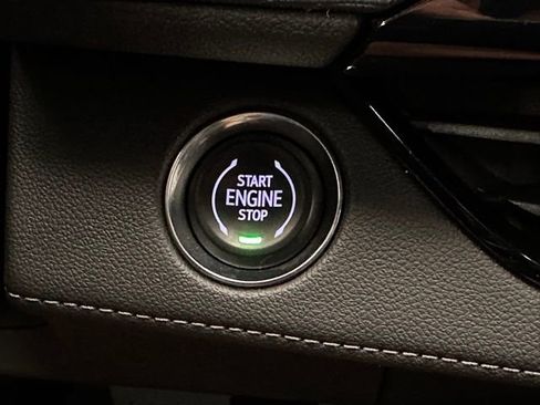 Used 2025 Buick Enclave Preferred FWD image 13