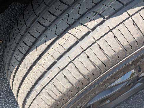 Used 2023 Chrysler Pacifica Touring-L FWD image 11