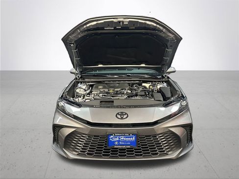 Used 2025 Toyota Camry SE image 5