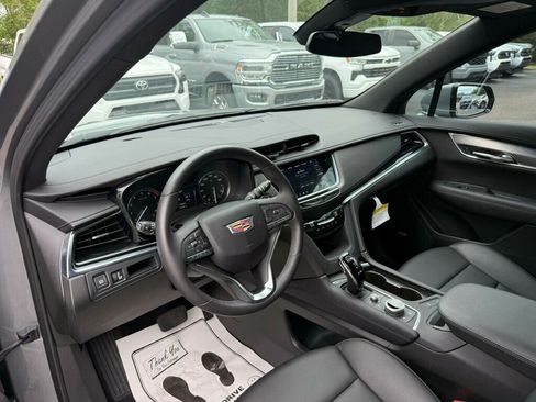 Used 2024 Cadillac XT6 Luxury FWD image 3