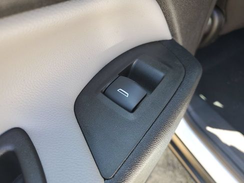 Used 2023 Chevrolet Equinox LS FWD image 16