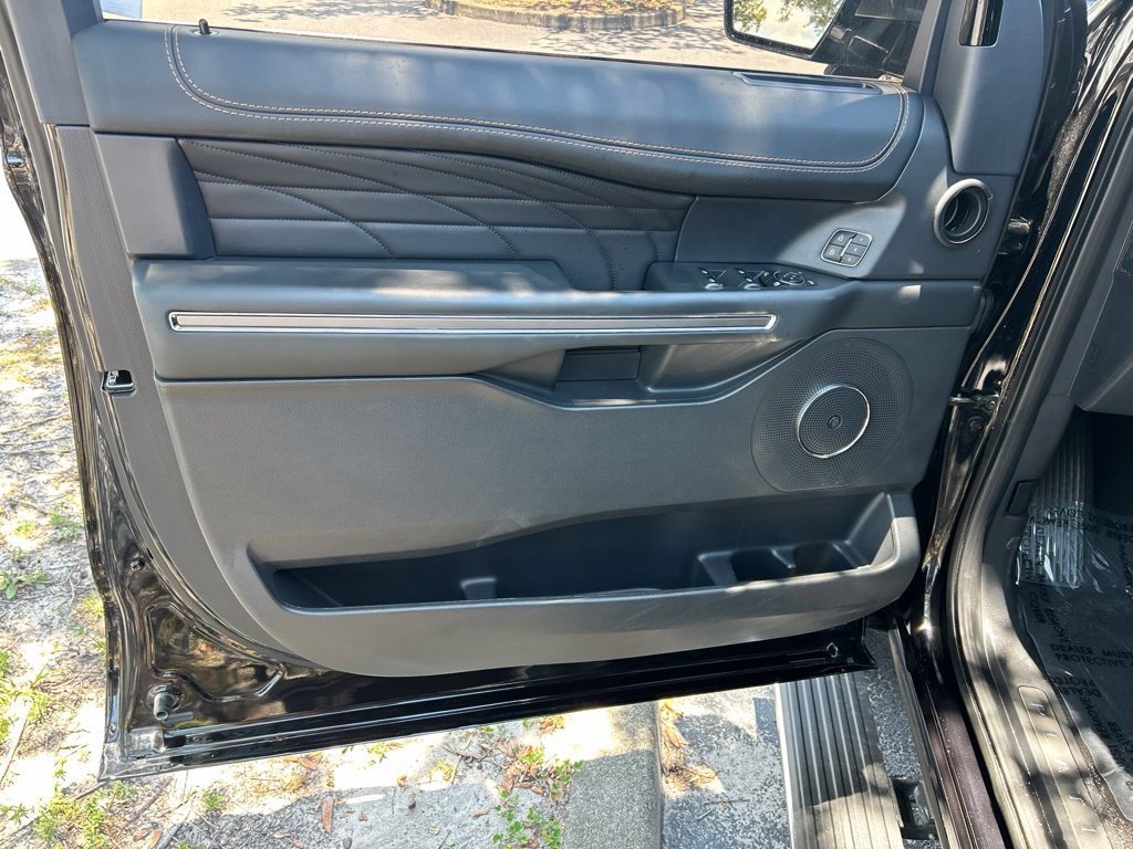 Used 2023 Ford Expedition Max Platinum AWD/4WD image 18