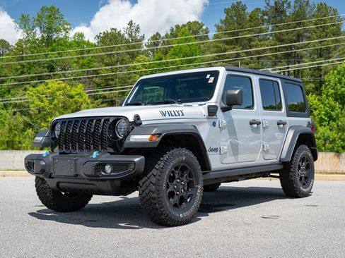 Used 2023 Jeep Wrangler Unlimited w/ Convenience Group AWD/4WD image 3