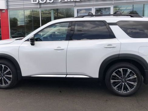 New 2026 Nissan Pathfinder Platinum w/ Cargo Package AWD/4WD image 4