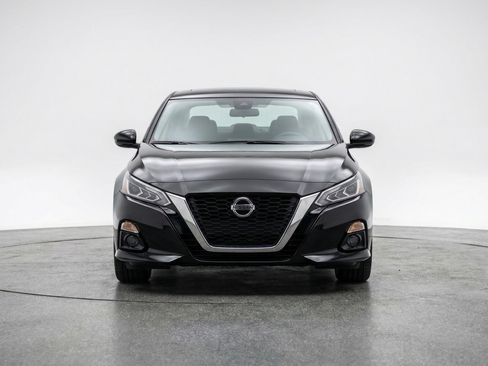 Used 2025 Nissan Altima 2.5 SV image 2