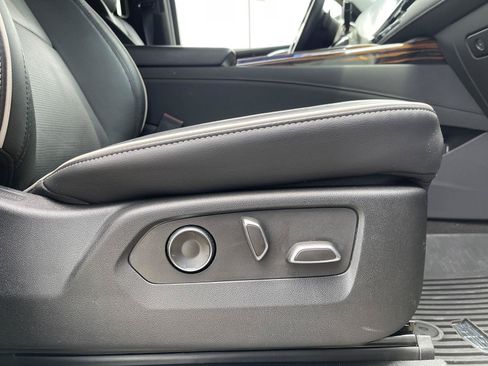Certified 2024 Cadillac Escalade Premium Luxury w/ Performance Package AWD/4WD image 40