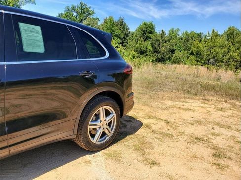 Used 2017 Porsche Cayenne S AWD/4WD image 7