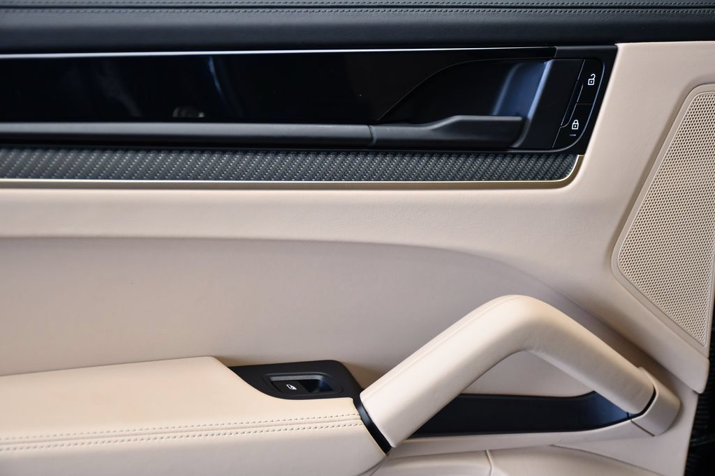 Certified 2025 Porsche Cayenne AWD/4WD image 41