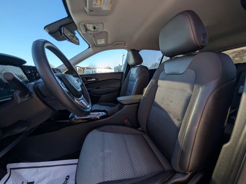 Used 2024 Chevrolet Trax LT w/ Driver Confidence Package image 27