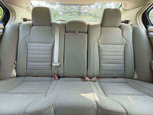 Used 2016 Ford Taurus SE FWD image 40