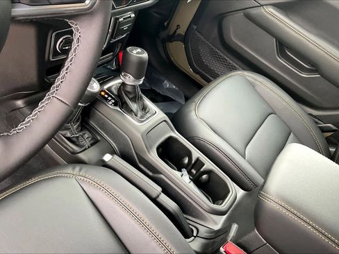 New 2026 Jeep Wrangler Unlimited Sahara AWD/4WD image 7