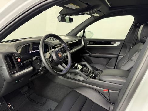 Certified 2026 Porsche Cayenne E-Hybrid AWD/4WD image 4