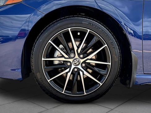 Used 2024 Toyota Camry SE image 11