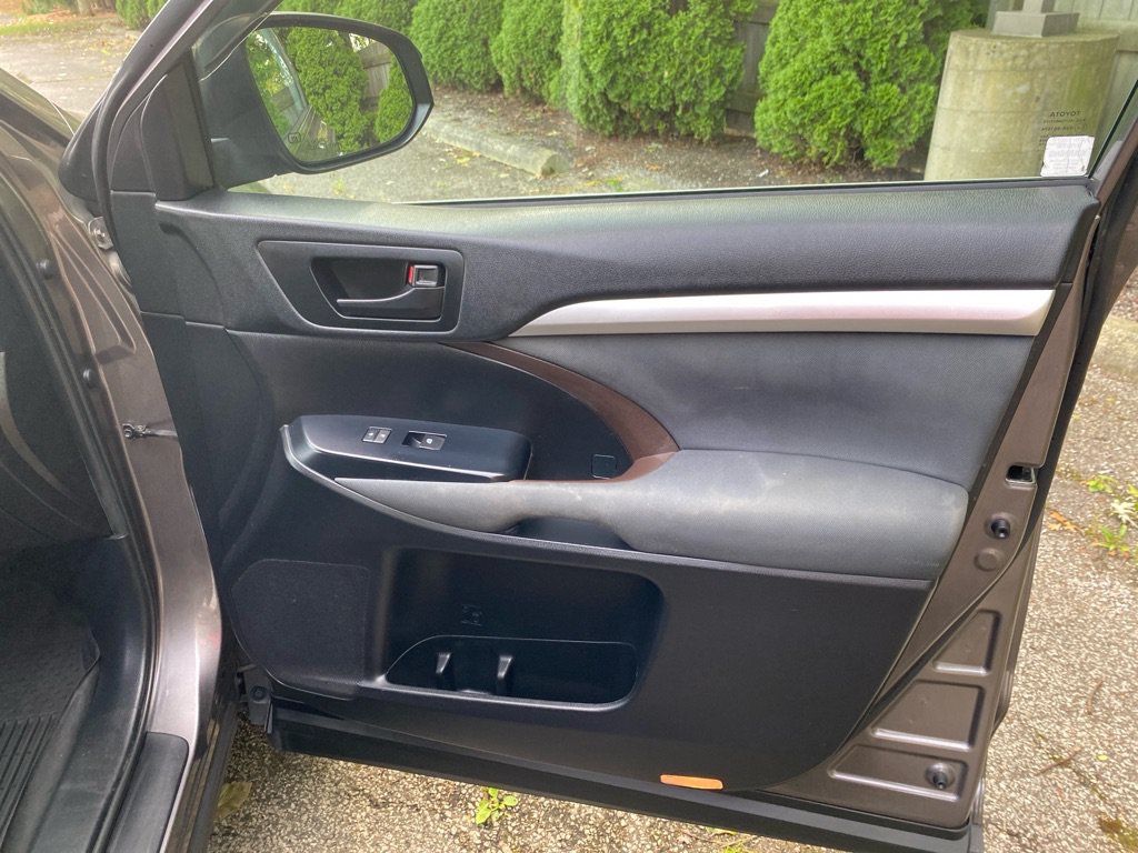 Used 2019 Toyota Highlander LE AWD/4WD image 26