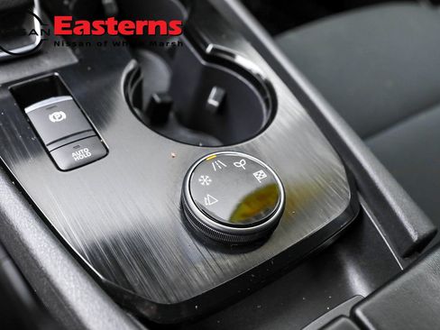 Used 2023 Nissan Rogue S image 29