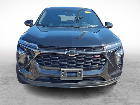 Used 2024 Chevrolet Trax RS w/ Sunroof Package FWD image 2