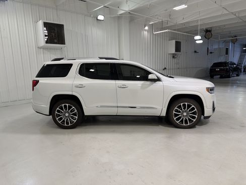 Used 2022 GMC Acadia Denali w/ Denali Technology Package FWD image 6