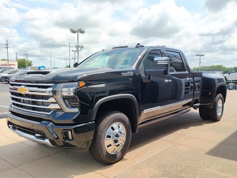 New 2025 Chevrolet Silverado 3500 High Country w/ High Country Premium Package AWD/4WD image 3