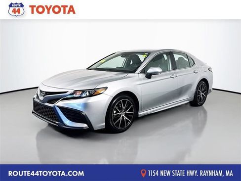Used 2024 Toyota Camry SE FWD image 1