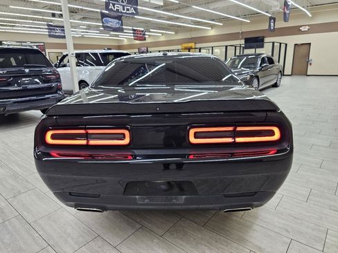 Used 2021 Dodge Challenger SXT RWD image 7