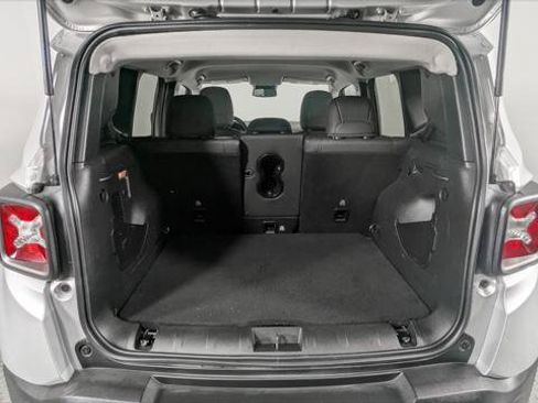 Used 2020 Jeep Renegade Limited AWD/4WD image 18