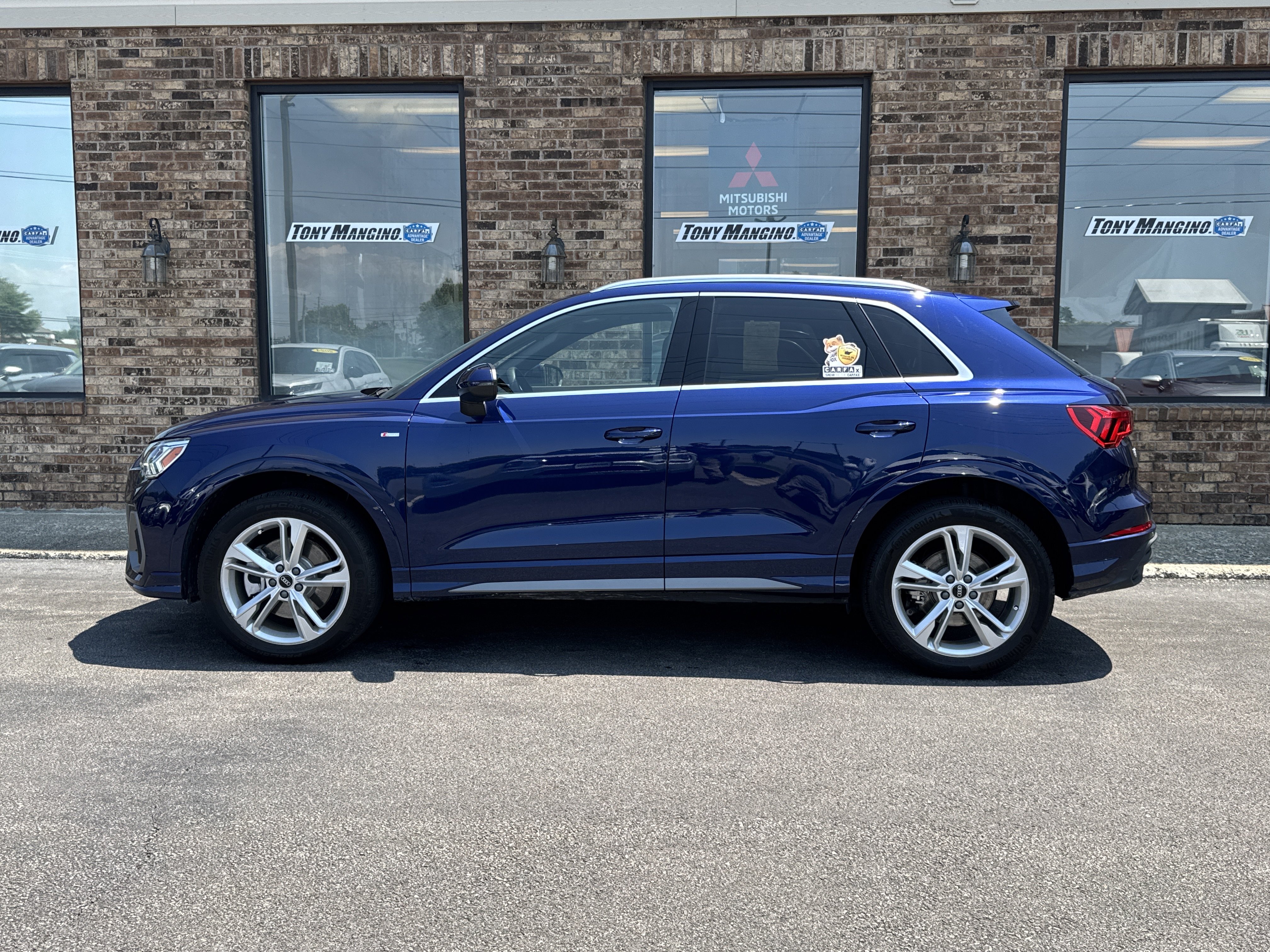 Used 2024 Audi Q3 2.0T Premium w/ Convenience Package AWD/4WD image 2