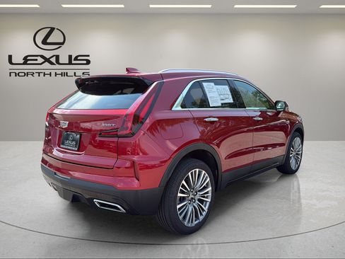 Used 2024 Cadillac XT4 Premium Luxury w/ Active Safety Package AWD/4WD image 6