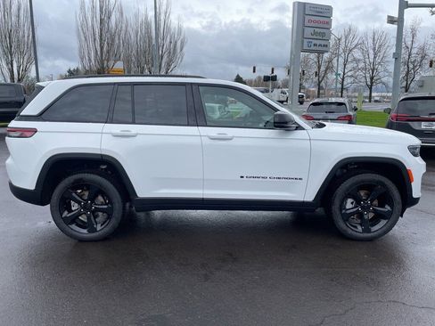 New 2025 Jeep Grand Cherokee Limited w/ Luxury Tech Group II image 7
