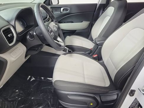 Used 2024 Hyundai Venue SEL FWD image 19