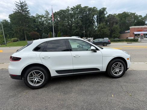 Used 2018 Porsche Macan AWD/4WD image 9