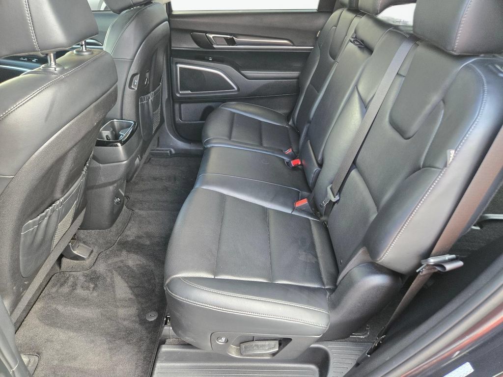 Used 2025 Kia Telluride LX FWD image 17