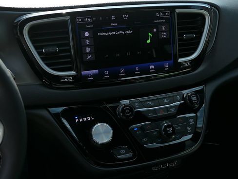 Used 2025 Chrysler Voyager LX FWD image 18