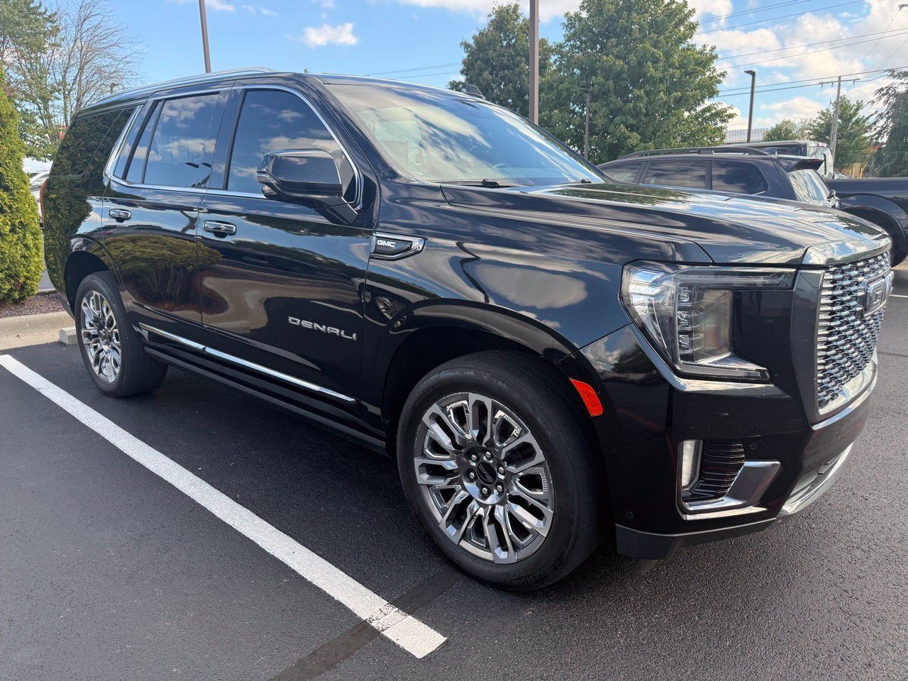 Used 2024 GMC Yukon Denali Ultimate AWD/4WD image 3