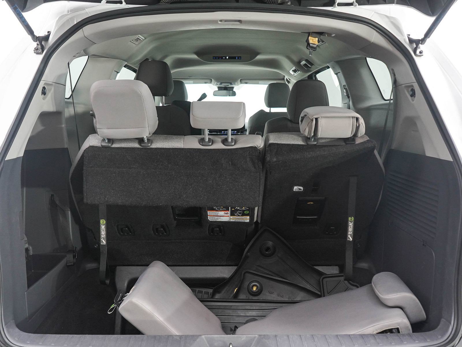 Used 2024 Toyota Sienna LE FWD image 9