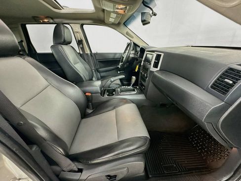 Used 2010 Jeep Grand Cherokee Laredo AWD/4WD image 34