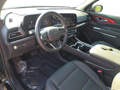 Used 2024 Chevrolet Traverse Z71 AWD/4WD image 16